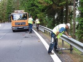 Speciálně upravená svodidla pro případ nehody motorkářů